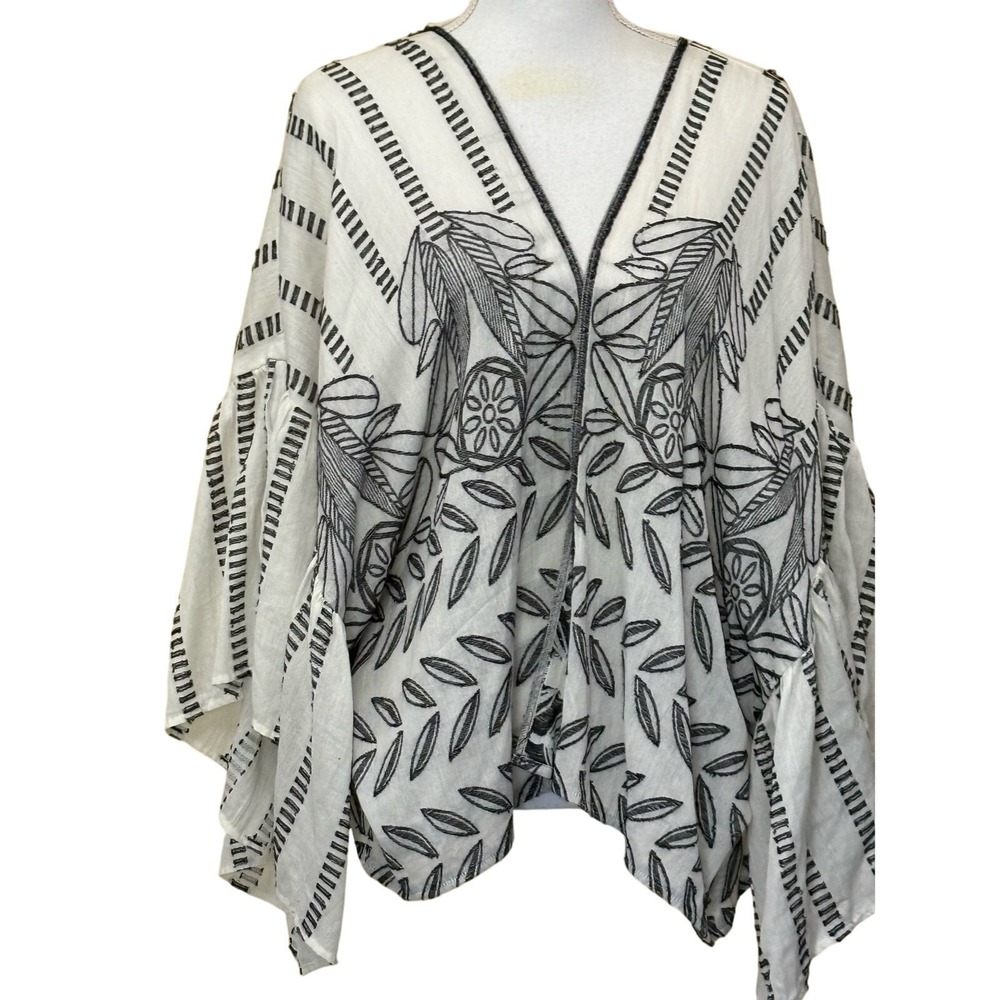 Akemi + Kin White Black Embroidered Kimono  O/S Boho Festival Artsy Eclectic
